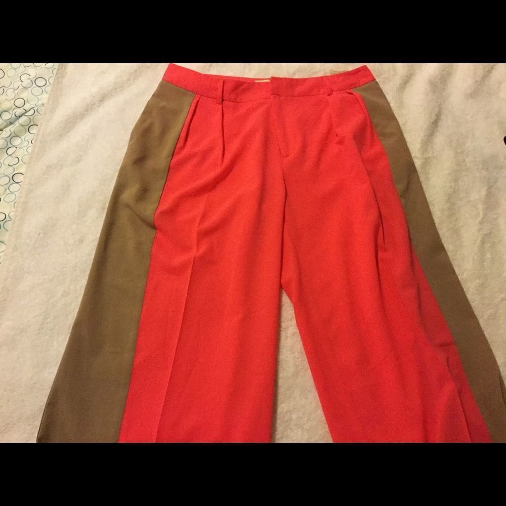 UMGEE Women’s pants 100% polyester. Size M